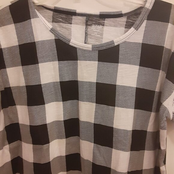 a.n.a Petite Small Black/White Checkered Top w/Scoop Neckline &  Caplet Sleeves - Picture 3 of 4